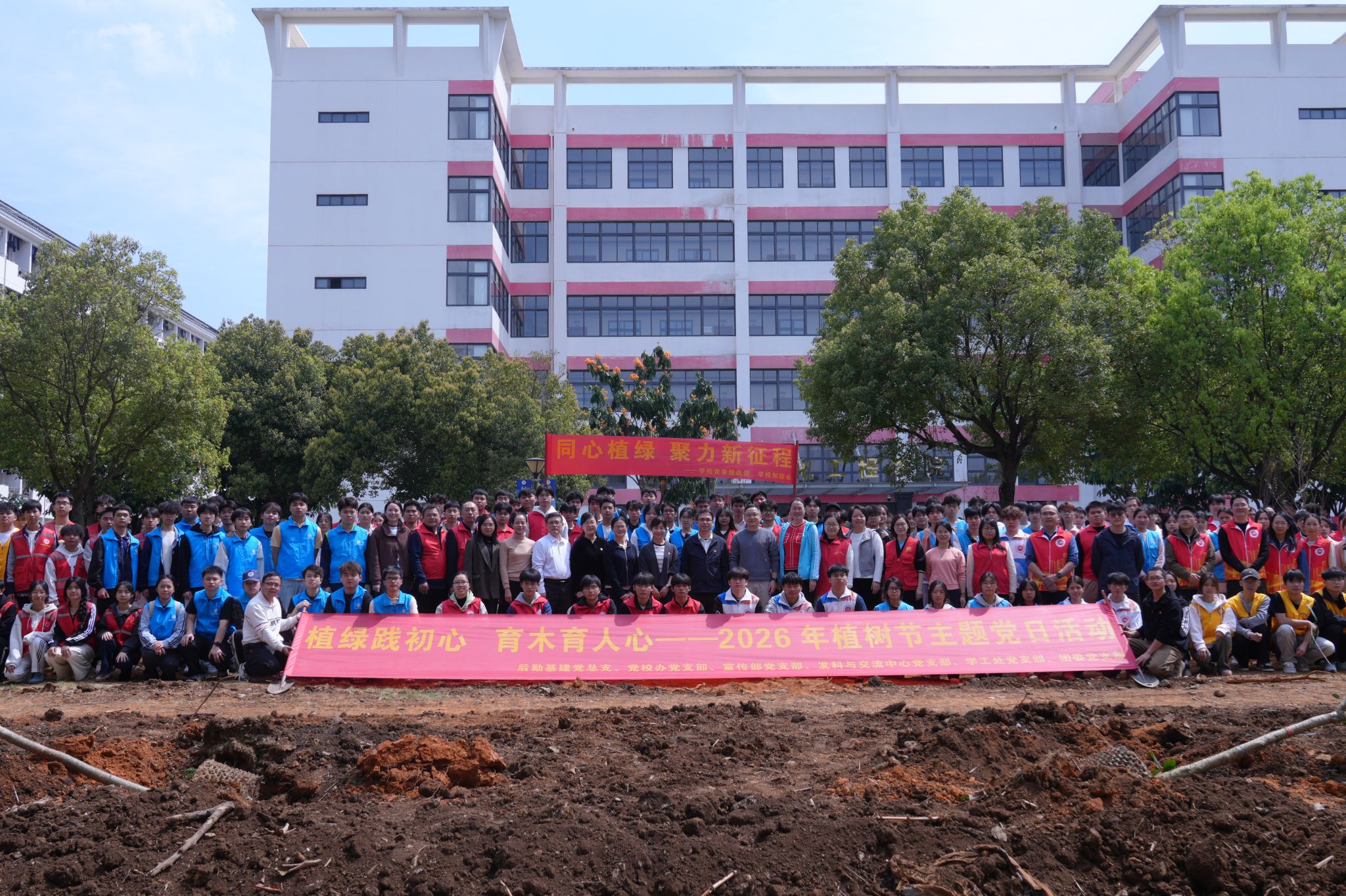 图片4:活动合影.jpg 图片4:活动合影.jpg