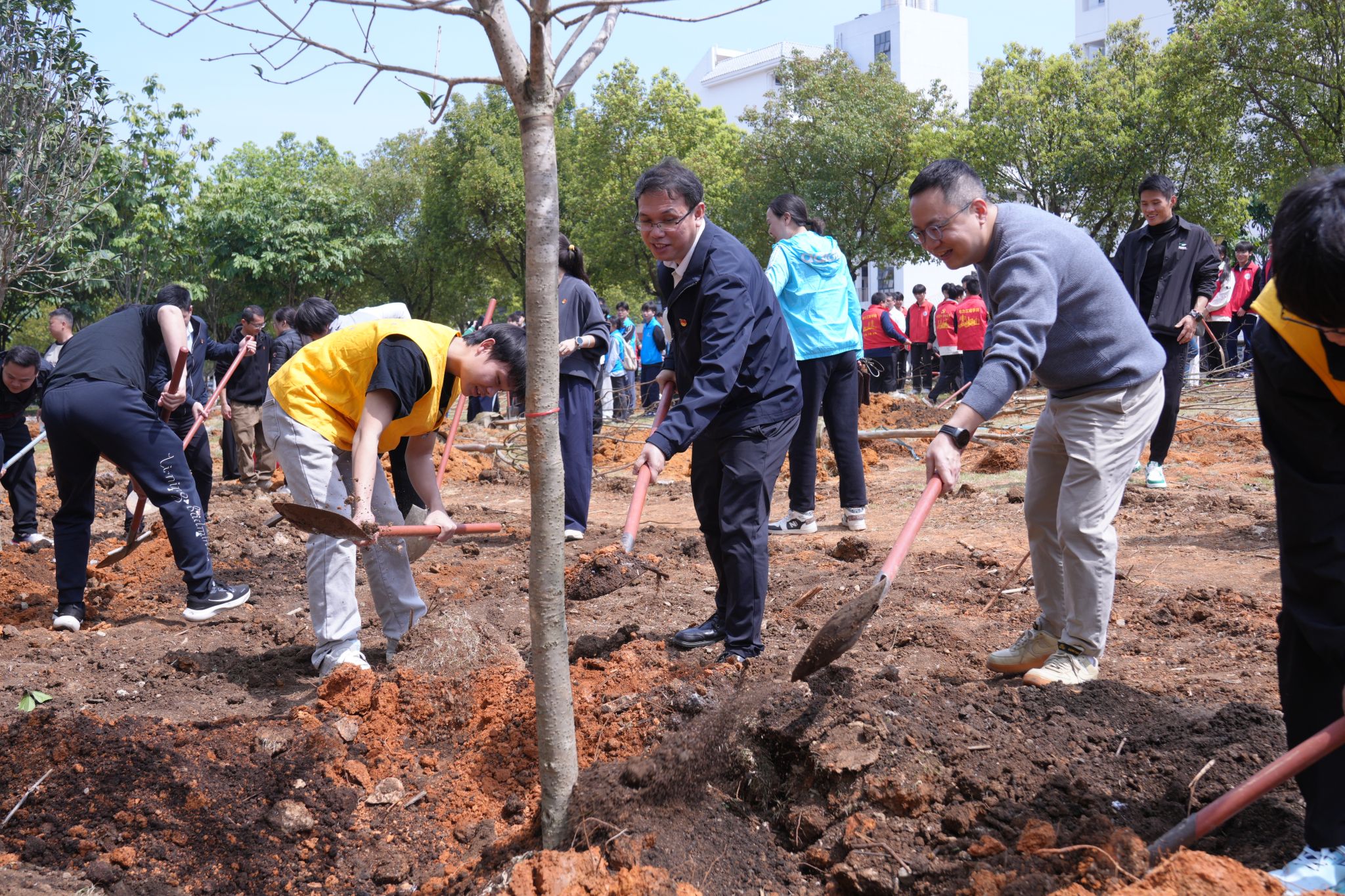 图片2:校长刘存香在活动现场.jpg 图片2:校长刘存香在活动现场.jpg