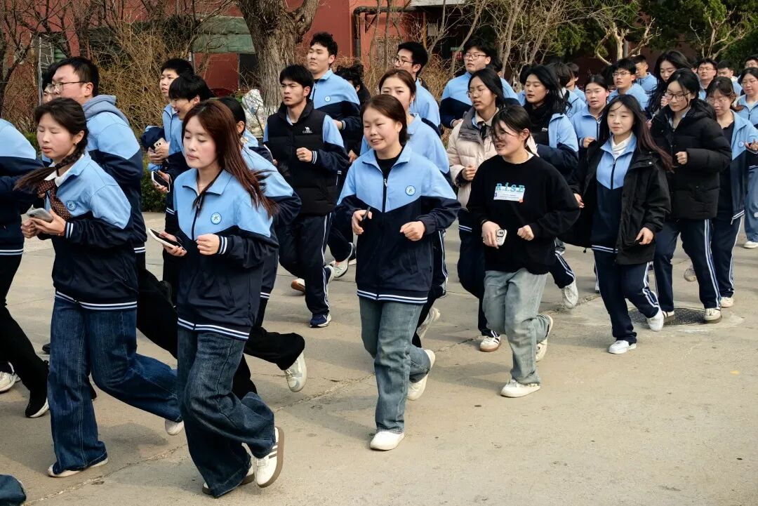 3月11日，学院2026年春季学期“健康第一课”暨“校园阳光跑”活动启动。