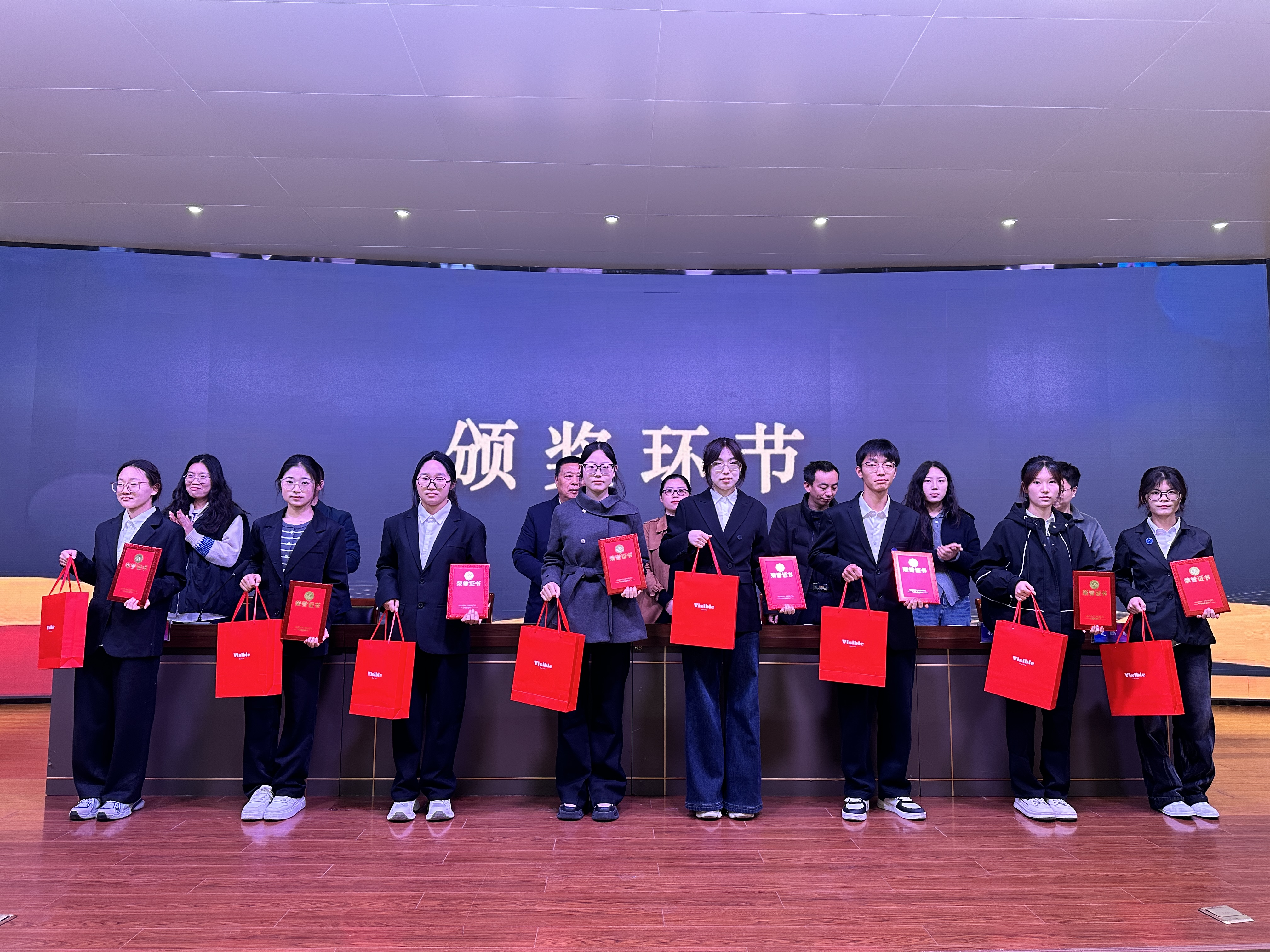 89ebdcbdcfcb4360ed1947621d6a9100.jpg 89ebdcbdcfcb4360ed1947621d6a9100.jpg