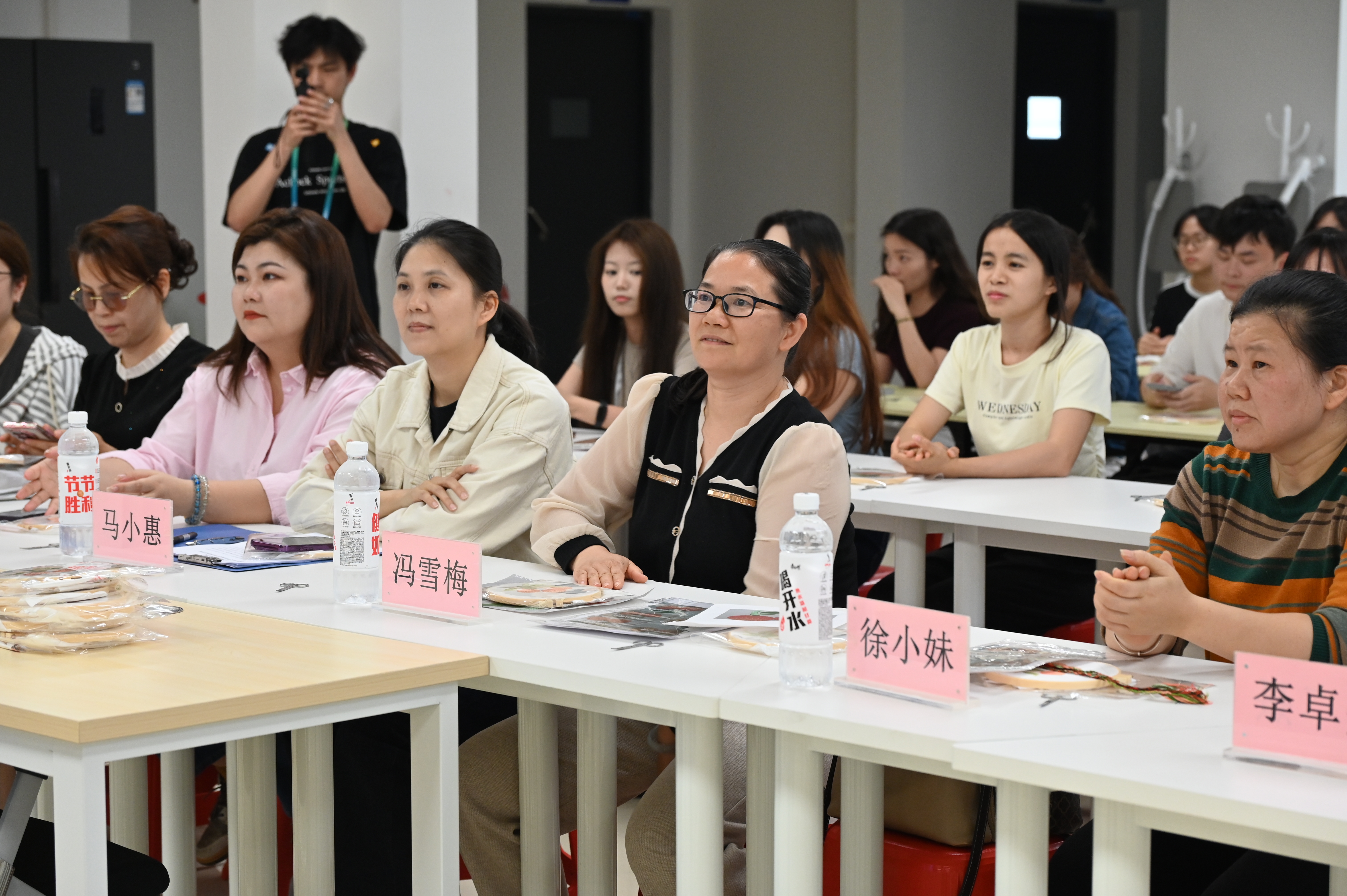 老师1.JPG 老师1.JPG