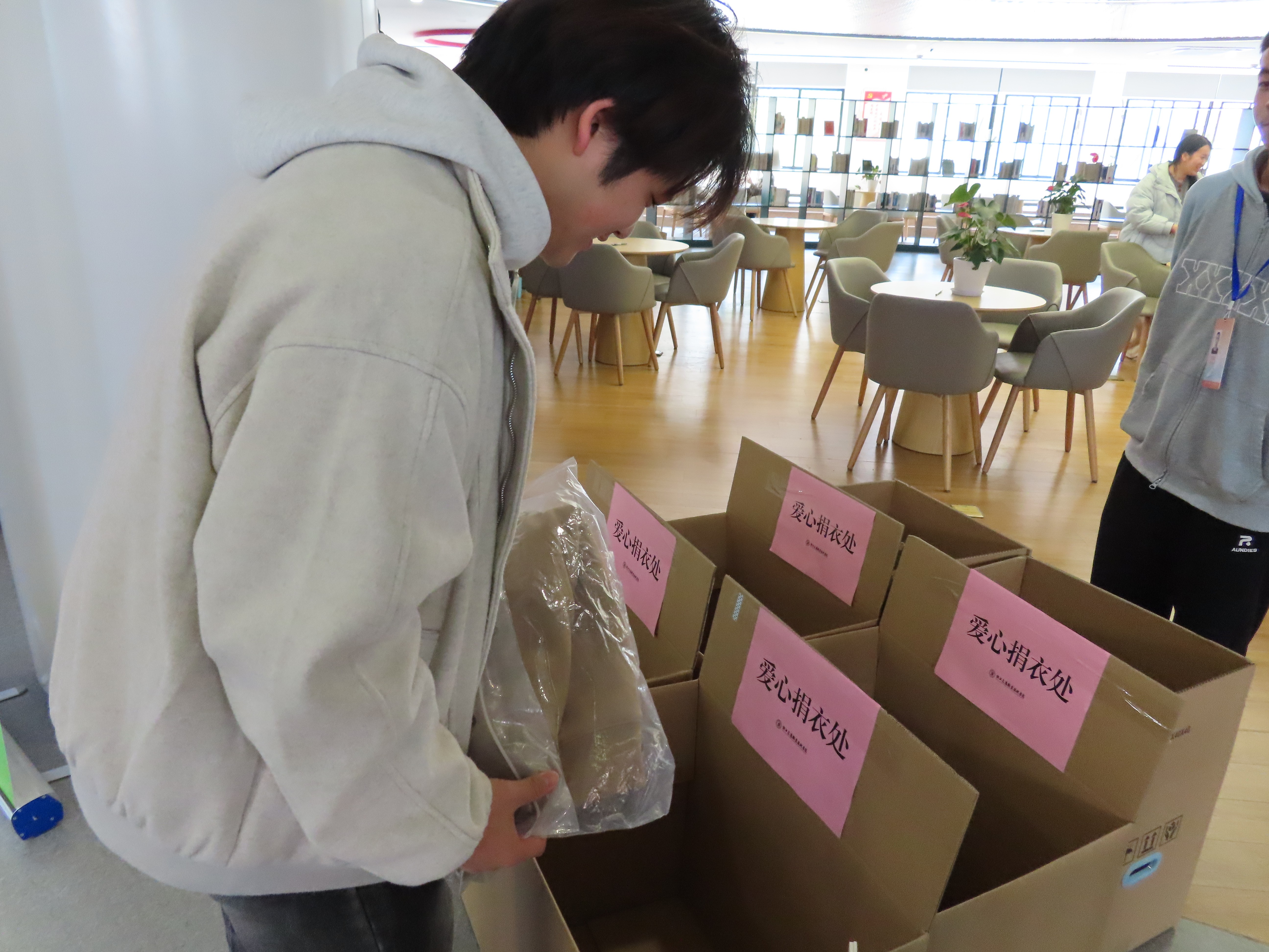 爱心捐衣2.JPG