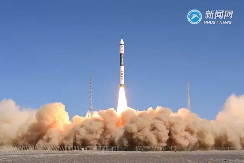 火箭成功发射.jpg 火箭成功发射.jpg