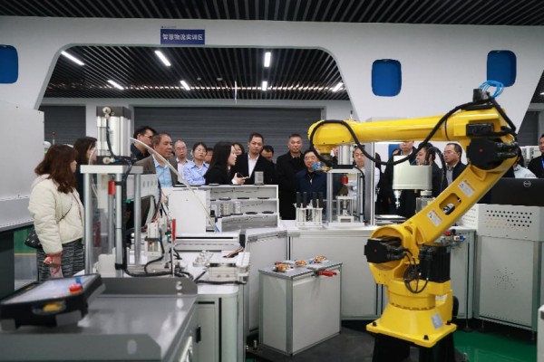 专家惊叹：这就是产教融合的样子！西南交大希望学院实训中心火了