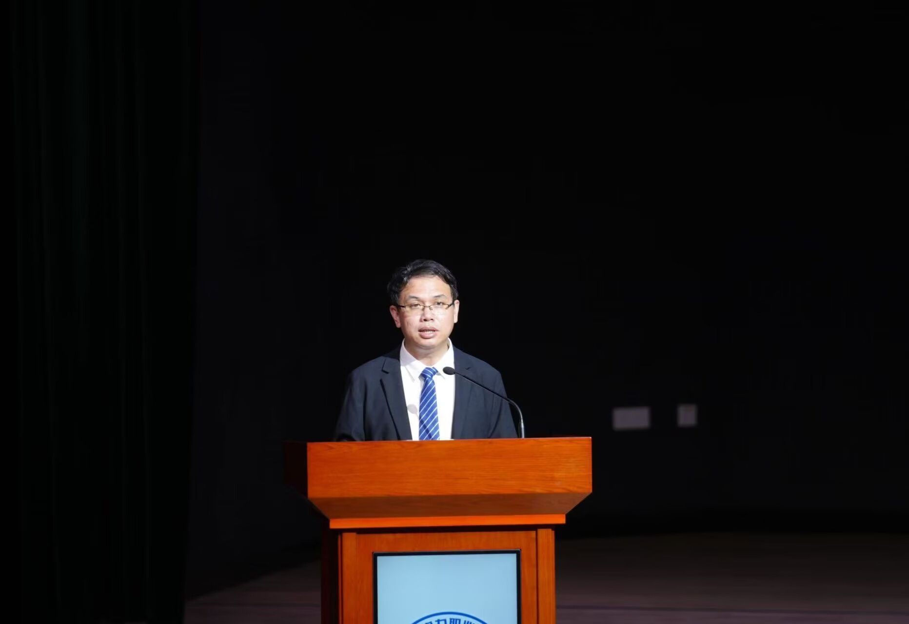 学校校长刘存香致辞.jpg 学校校长刘存香致辞.jpg