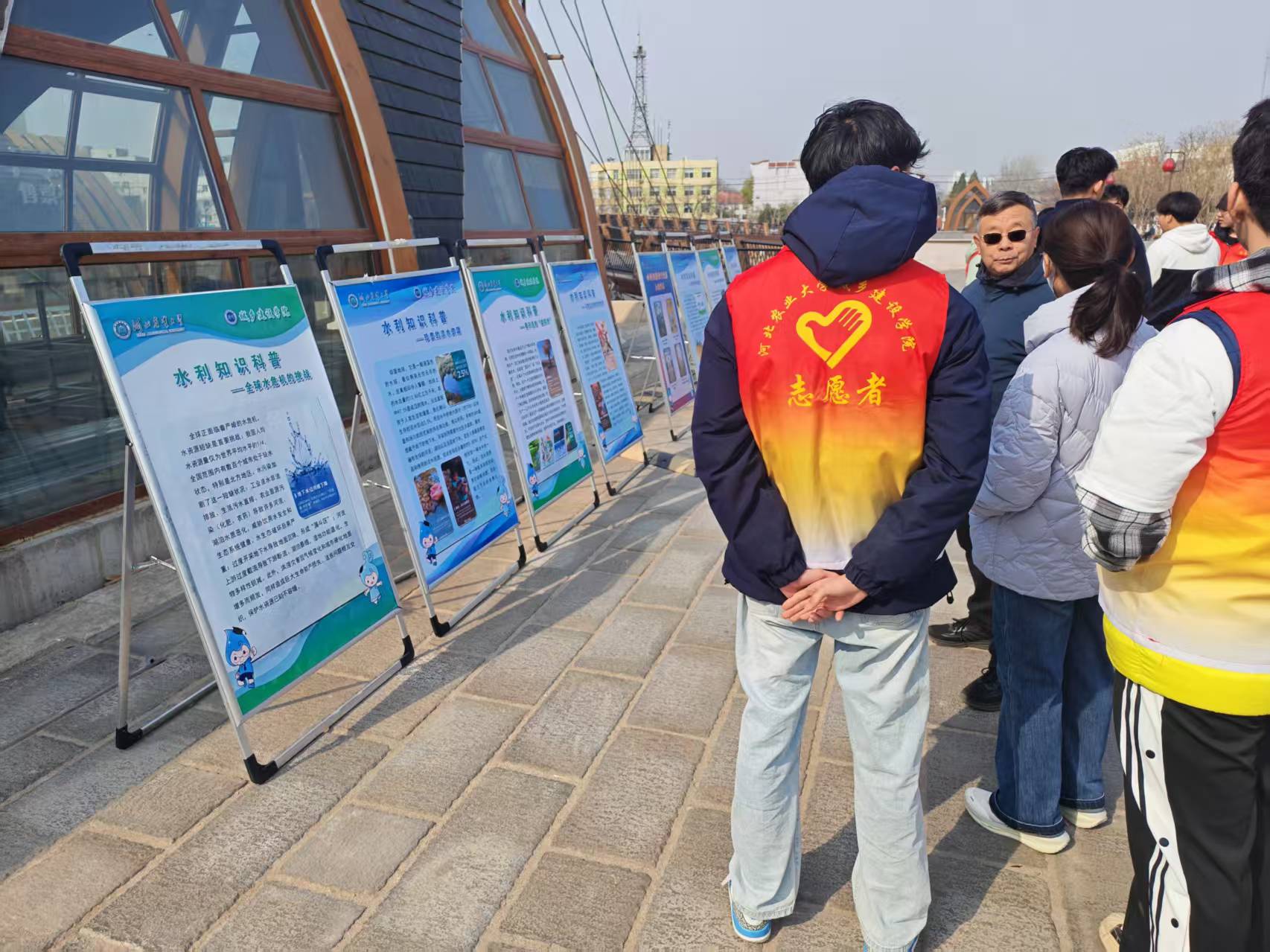 天水桥公园宣讲.jpg 天水桥公园宣讲.jpg