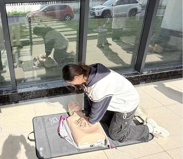 图片2.jpg 图片2.jpg