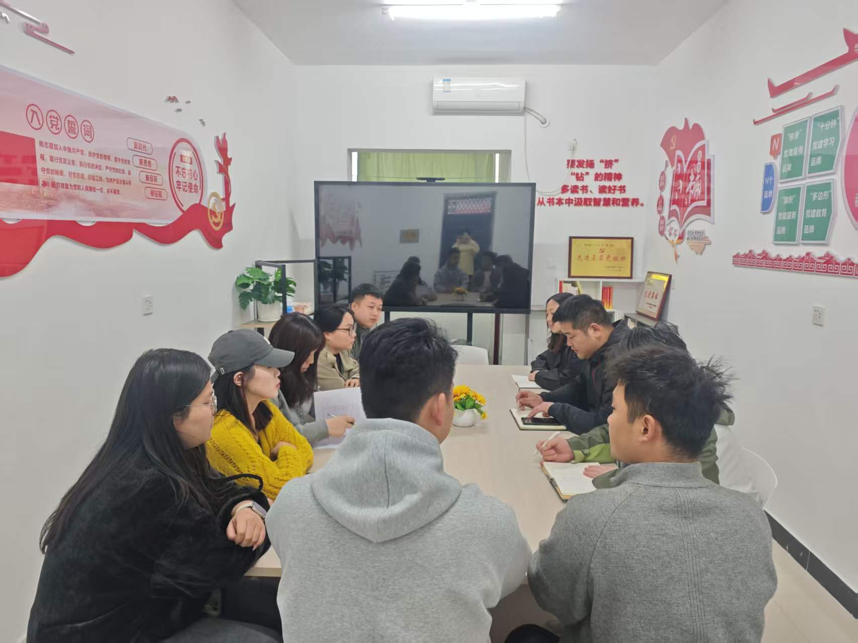 bae18949954ab037c1a9e8dcb8d4ce9c.jpg bae18949954ab037c1a9e8dcb8d4ce9c.jpg