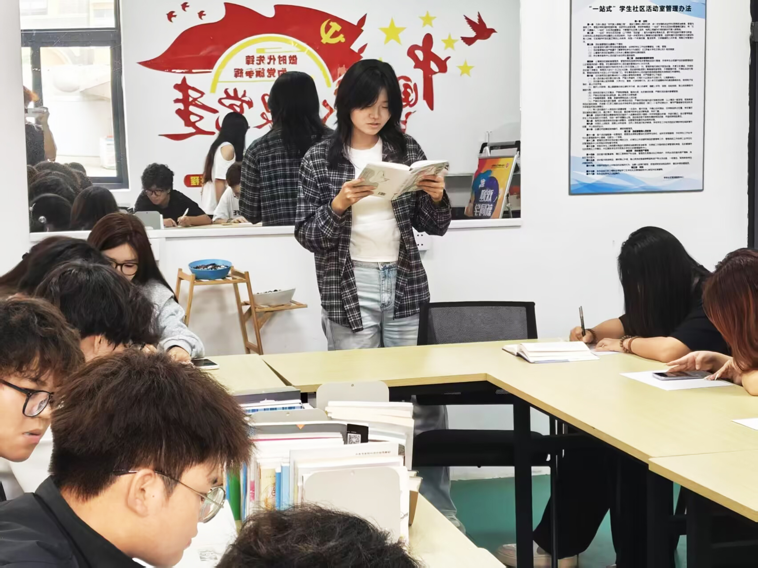 4-线下读书分享活动2.jpg 4-线下读书分享活动2.jpg