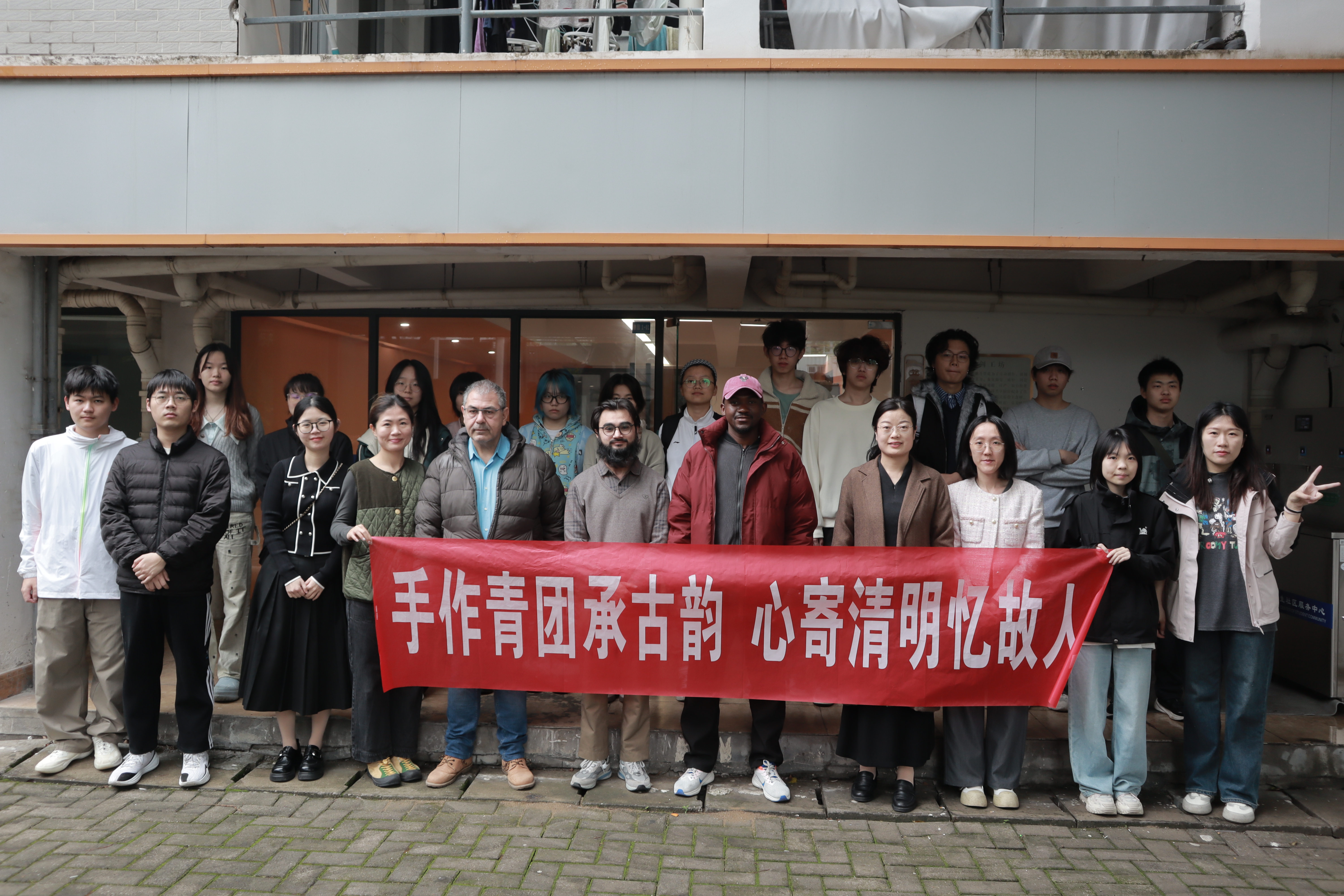 合影.JPG 合影.JPG